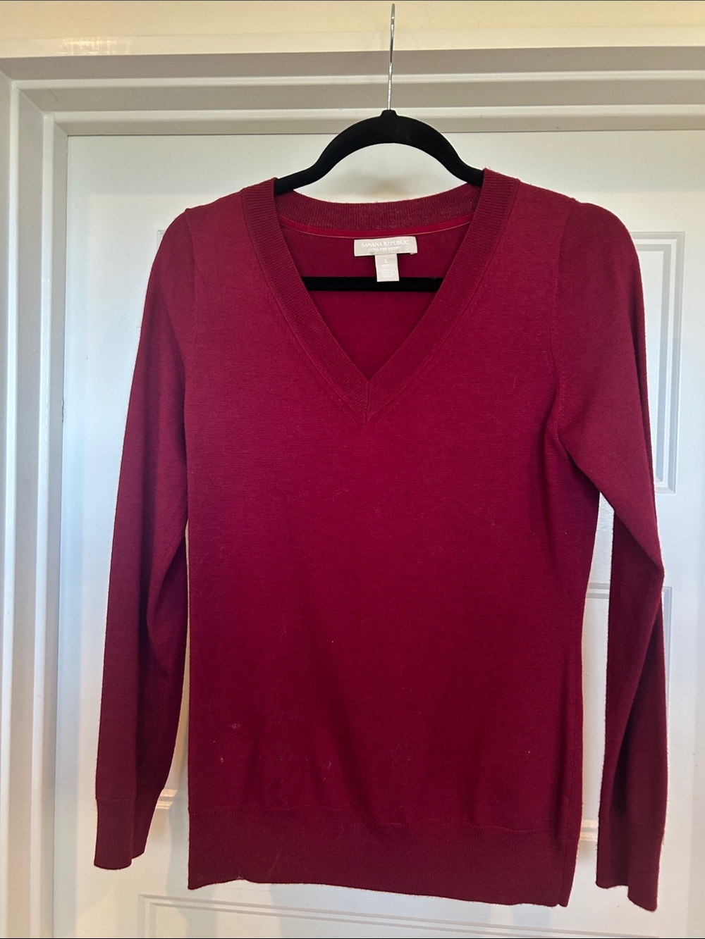 Banana Republic Women's V-Neck Sweater in Burgundy